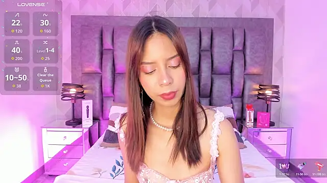 AriRose online show from July 9, 2026, 12:04 pm