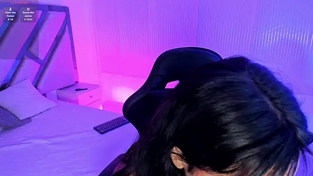 Snapshot of Elena_Tylor chatting on July 11, 2026, 8:53 pm Elena Tylor online show from July 11, 2026, 8:53 pm