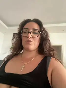 CurvyyMomy online show from July 17, 2026, 11:29 am