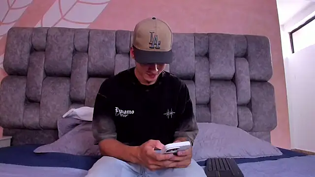 Snapshot of wesley_boyy_ chatting on May 27, 2026, 8:27 pm wesley boyy online show from May 27, 2026, 8:27 pm