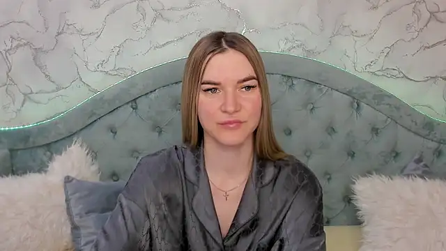 Snapshot of RoxyReignn chatting on June 6, 2026, 11:32 pm RoxyReignn online show from June 6, 2026, 11:32 pm