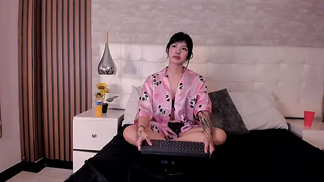Snapshot of SofiaThoompson chatting on June 14, 2026, 8:43 pm SofiaThoompson online show from June 14, 2026, 8:43 pm