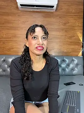 Snapshot of Pisciana_ chatting on June 1, 2026, 12:27 pm Pisciana online show from June 1, 2026, 12:27 pm