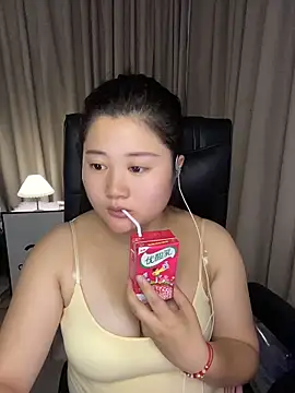Luckysisi-s online show from June 6, 2026, 1:27 pm