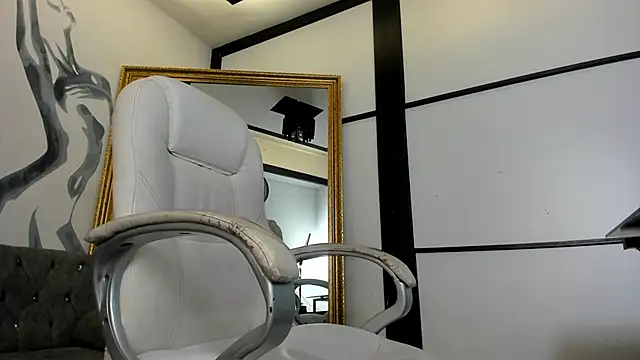 AntonyEvans online show from June 18, 2026, 4:33 am