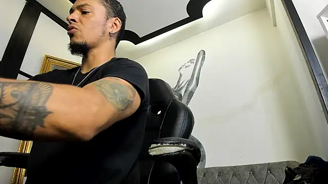 AntonyEvans online show from July 19, 2026, 4:32 am