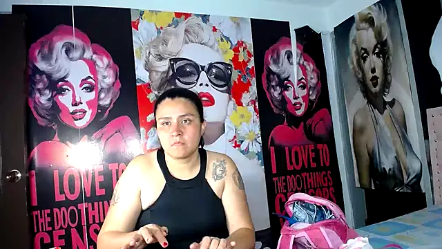 Snapshot of BaddieLuxe_ chatting on May 26, 2026, 10:35 am BaddieLuxe online show from May 26, 2026, 10:35 am