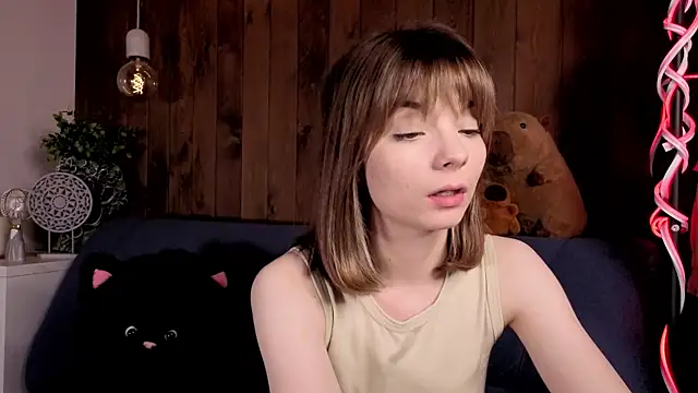 Snapshot of IvoryPesante chatting on July 16, 2026, 7:33 pm IvoryPesante online show from July 16, 2026, 7:33 pm