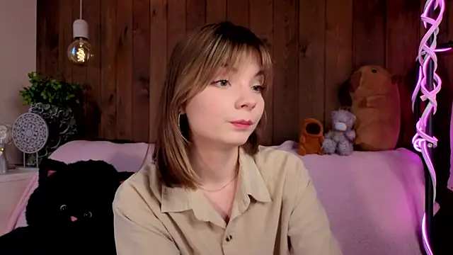 Snapshot of IvoryPesante chatting on July 12, 2026, 8:37 am IvoryPesante online show from July 12, 2026, 8:37 am