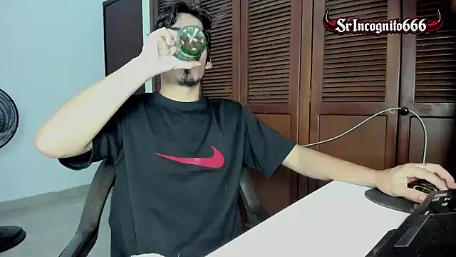 Snapshot of SrIncognito666 chatting on July 5, 2026, 10:05 pm SrIncognito666 online show from July 5, 2026, 10:05 pm
