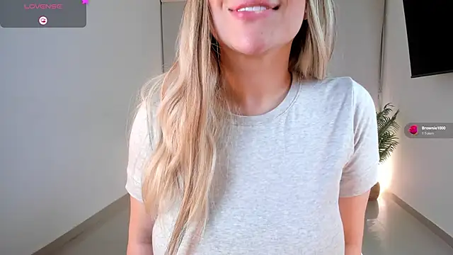 Snapshot of Ann___ chatting on June 11, 2026, 4:31 am Ann online show from June 11, 2026, 4:31 am