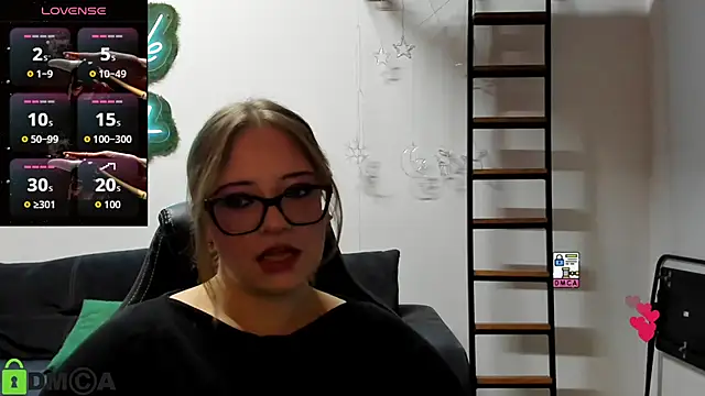 JuliNy x online show from June 3, 2026, 2:33 pm