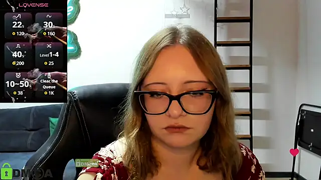JuliNy x online show from May 31, 2026, 2:45 pm