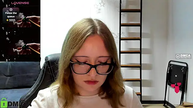 JuliNy x online show from May 31, 2026, 6:42 pm