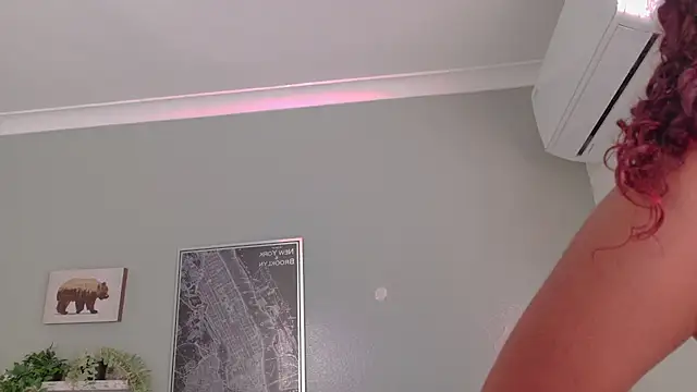Snapshot of AmeliaLaurent_ chatting on July 15, 2026, 6:04 pm AmeliaLaurent online show from July 15, 2026, 6:04 pm