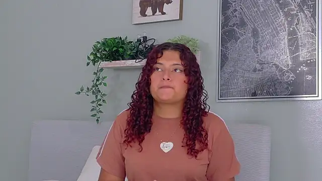 Snapshot of AmeliaLaurent_ chatting on June 1, 2026, 7:24 pm AmeliaLaurent online show from June 1, 2026, 7:24 pm