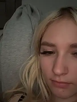 lisacryss3 online show from June 1, 2026, 2:56 am