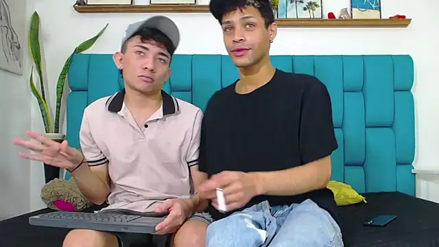 Snapshot of STRANGER_BOYS chatting on June 18, 2026, 11:21 pm STRANGER BOYS online show from June 18, 2026, 11:21 pm