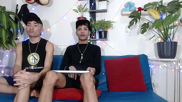 Snapshot of STRANGER_BOYS chatting on May 31, 2026, 5:19 pm STRANGER BOYS online show from May 31, 2026, 5:19 pm