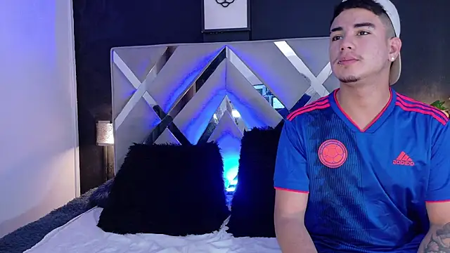 Snapshot of Alex-Rodriguezz chatting on June 20, 2026, 7:30 pm Alex-Rodriguezz online show from June 20, 2026, 7:30 pm