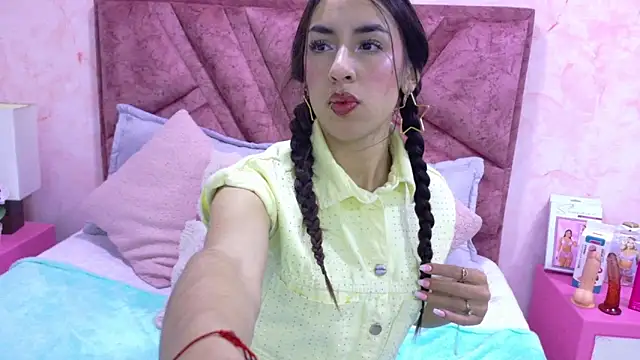 Snapshot of Emily_Velvet69_ chatting on June 1, 2026, 11:54 am Emily Velvet69 online show from June 1, 2026, 11:54 am
