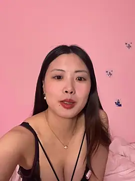 Snapshot of Rourou_00 chatting on June 4, 2026, 4:33 pm Rourou 00 online show from June 4, 2026, 4:33 pm