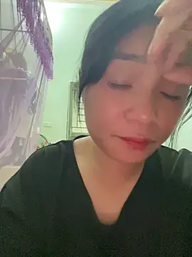 Snapshot of Luna-mi chatting on May 30, 2026, 12:44 pm Luna-mi online show from May 30, 2026, 12:44 pm
