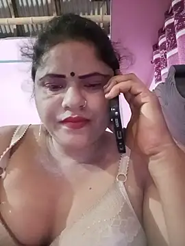 Snapshot of Maya_Vabi chatting on July 18, 2026, 2:03 pm Maya Vabi online show from July 18, 2026, 2:03 pm