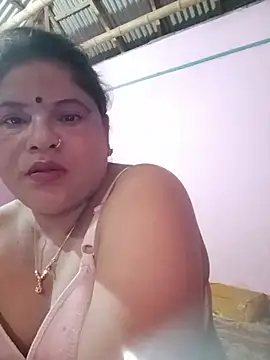 Snapshot of Maya_Vabi chatting on July 27, 2026, 2:13 pm Maya Vabi online show from July 27, 2026, 2:13 pm