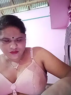 Snapshot of Maya_Vabi chatting on July 13, 2026, 8:57 am Maya Vabi online show from July 13, 2026, 8:57 am