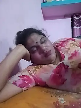 Snapshot of Maya_Vabi chatting on August 4, 2026, 10:25 pm Maya Vabi online show from August 4, 2026, 10:25 pm