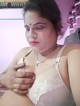 Snapshot of Maya_Vabi chatting on July 2, 2026, 2:23 pm Maya Vabi online show from July 2, 2026, 2:23 pm