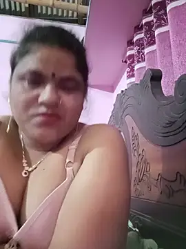 Snapshot of Maya_Vabi chatting on August 5, 2026, 3:39 pm Maya Vabi online show from August 5, 2026, 3:39 pm