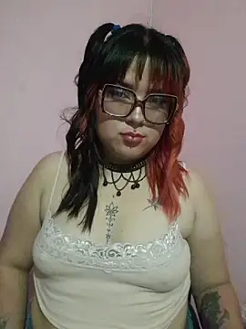 Snapshot of curvy_latina chatting on August 1, 2026, 11:08 am curvy latina online show from August 1, 2026, 11:08 am