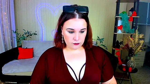 OliviaTwens online show from July 13, 2026, 4:12 am