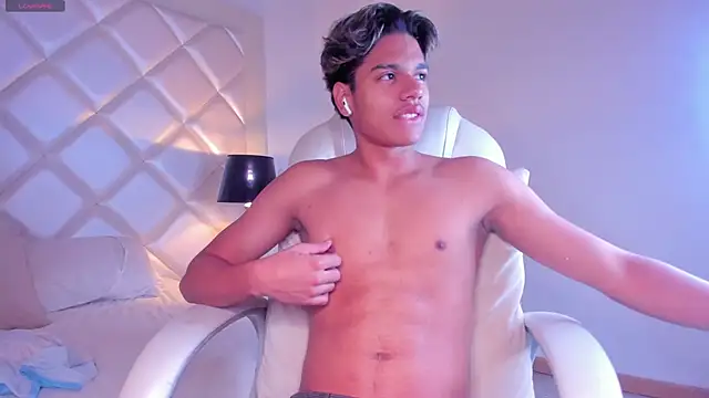 Snapshot of MarcoDeluxxe chatting on May 31, 2026, 12:11 pm MarcoDeluxxe online show from May 31, 2026, 12:11 pm