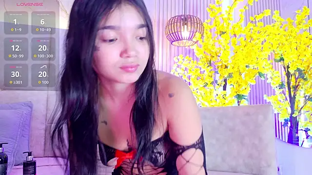 Snapshot of JuliiaSantos chatting on June 2, 2026, 2:33 am JuliiaSantos online show from June 2, 2026, 2:33 am