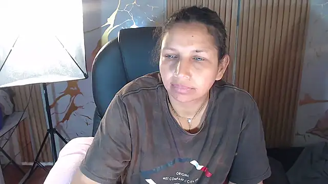 Snapshot of Danna_Sg chatting on July 15, 2026, 6:42 am Danna Sg online show from July 15, 2026, 6:42 am