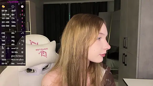 OpheliaVoss online show from July 14, 2026, 6:25 pm