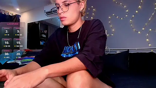 Mia-Sinclair online show from June 2, 2026, 5:18 am