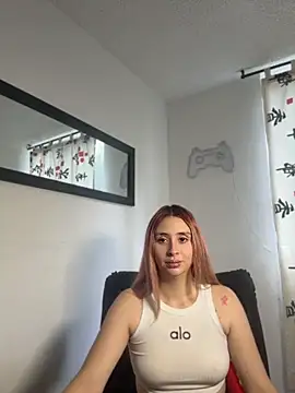 Snapshot of Sophia_LuxxX chatting on July 1, 2026, 3:12 pm Sophia LuxxX online show from July 1, 2026, 3:12 pm