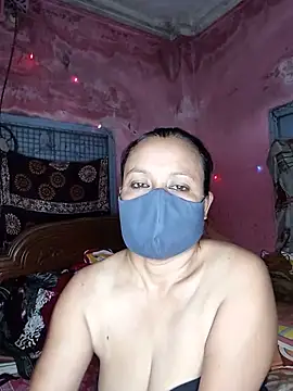 MoonLusty online show from June 17, 2026, 5:34 pm
