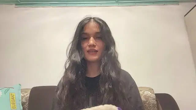 LisetteParajon online show from June 1, 2026, 4:06 pm