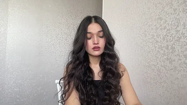 Snapshot of LisetteParajon chatting on July 14, 2026, 5:01 am LisetteParajon online show from July 14, 2026, 5:01 am