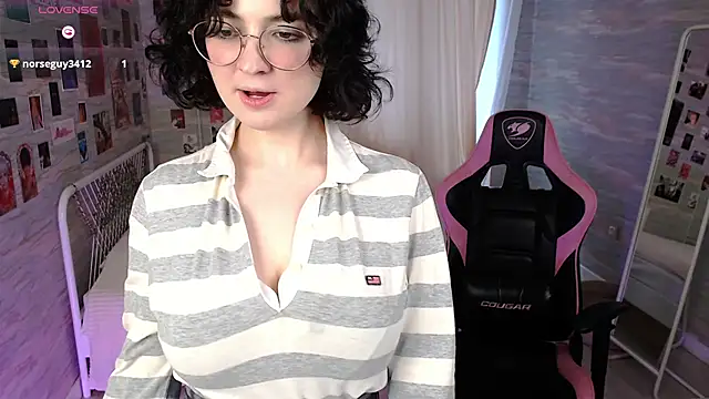 Snapshot of JackieApplePie chatting on June 2, 2026, 12:05 pm JackieApplePie online show from June 2, 2026, 12:05 pm