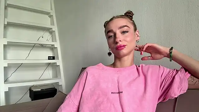 amilia-sexygirl online show from June 21, 2026, 1:11 am