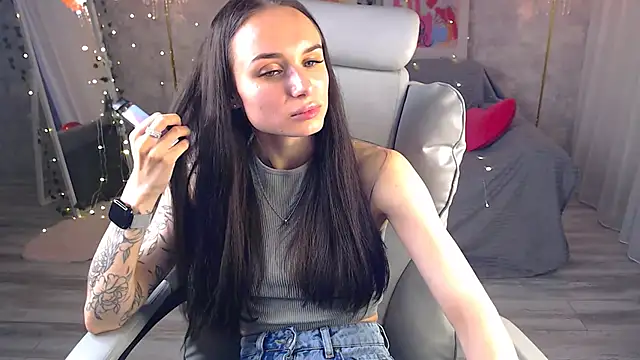 Snapshot of NicoleMerz chatting on June 3, 2026, 2:29 pm NicoleMerz online show from June 3, 2026, 2:29 pm