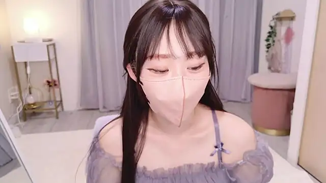 YURInya  online show from June 7, 2026, 12:21 pm