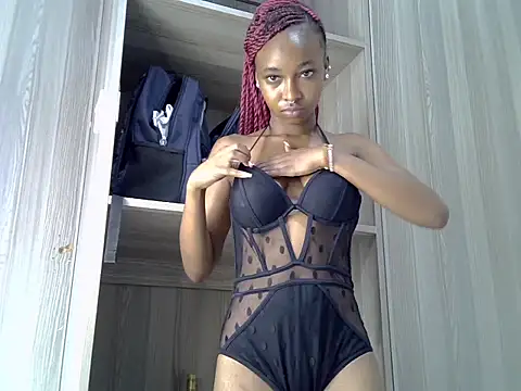 Snapshot of cocolaurah chatting on June 10, 2026, 9:32 am cocolaurah online show from June 10, 2026, 9:32 am