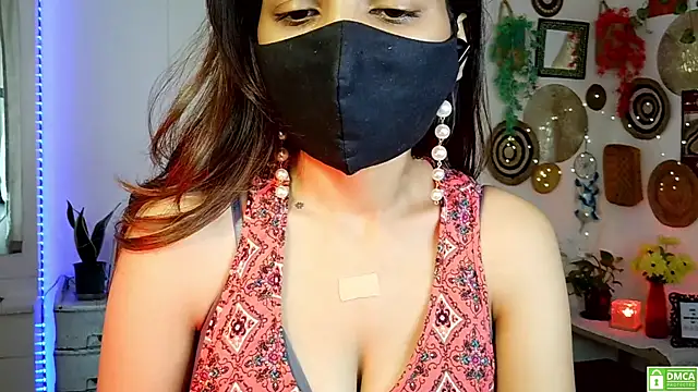 Snapshot of Yalinahotty chatting on June 13, 2026, 4:21 am Yalinahotty online show from June 13, 2026, 4:21 am